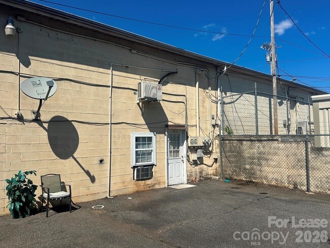 Building Photo - 1305 W Front St