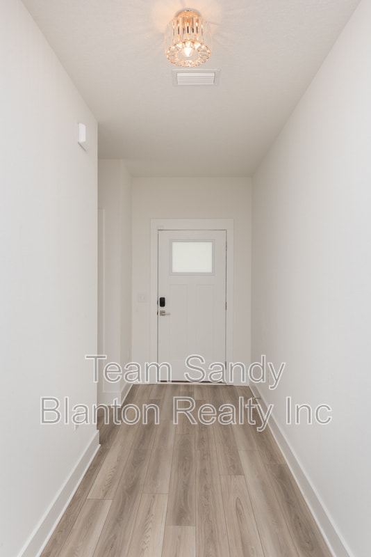 Building Photo - 874 Windhill Dr