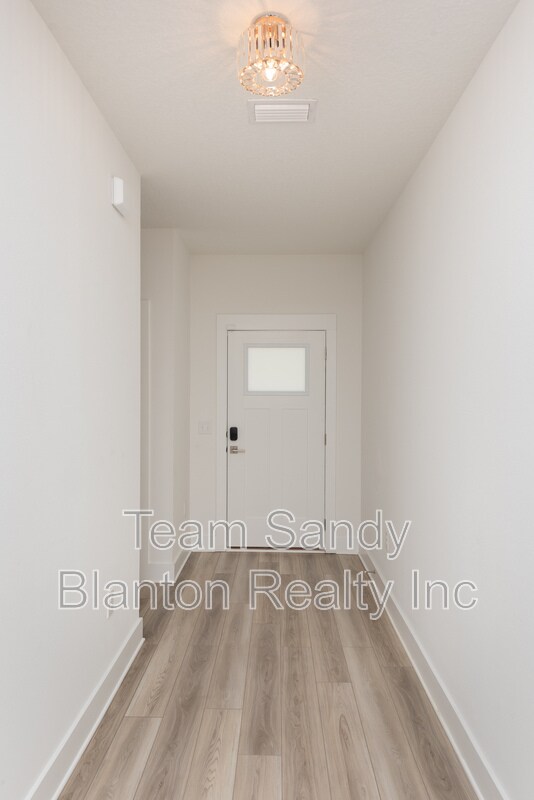 Foto del edificio - 874 Windhill Dr