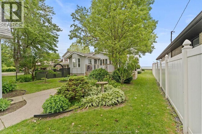 Photo du bâtiment - 12746 Riverside Dr E