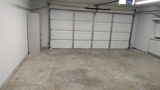 Building Photo - 2100 Meadow View Pl