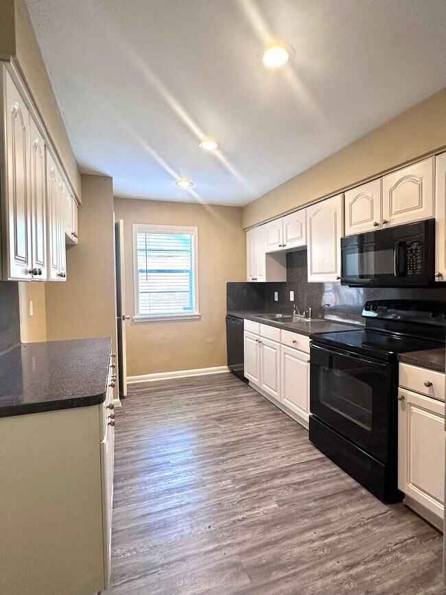 Foto del edificio - 5830 Effingham Dr