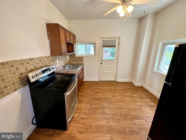 Foto del edificio - 4813 N Warnock St