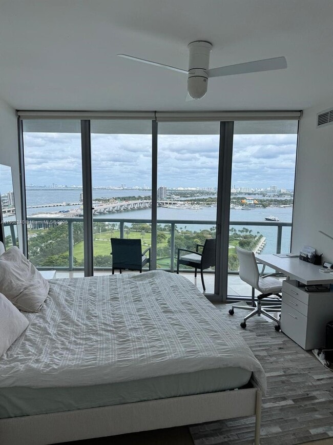 Foto del edificio - 888 Biscayne Blvd