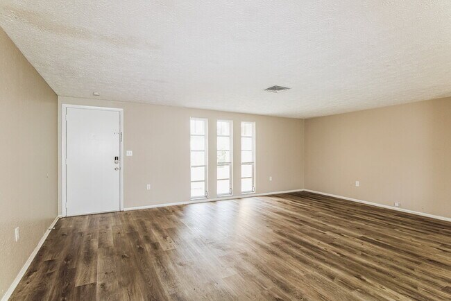 Foto del edificio - 7043 Fireside Dr