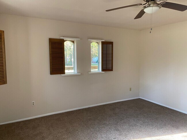 Foto del edificio - 1202 Idlewood Dr