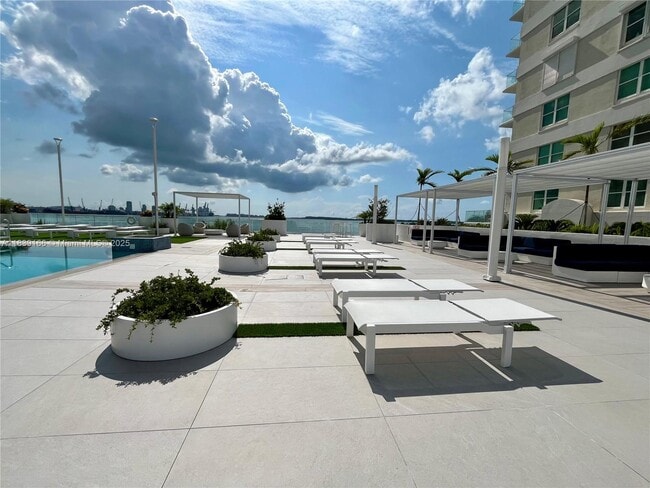 Building Photo - 770 Claughton Island Dr