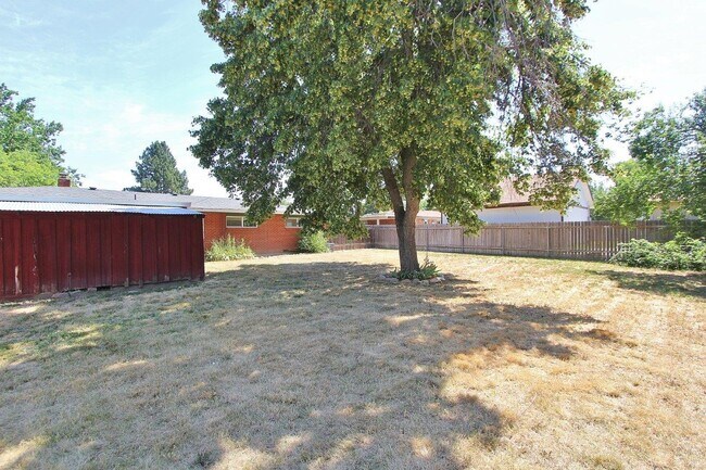 Foto del edificio - 4011 W Greenbrier Dr