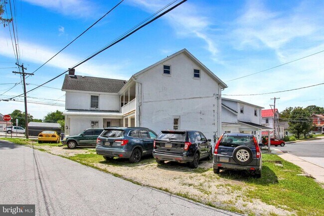 Foto del edificio - 103 Rampike Hill Rd