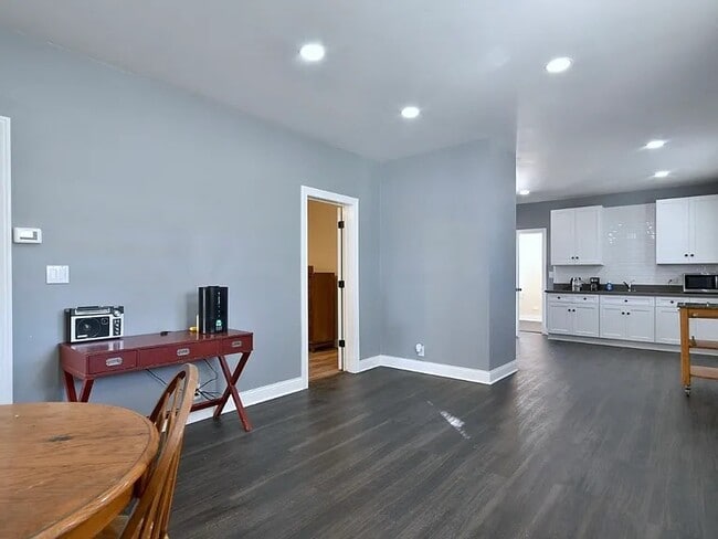 Building Photo - 3521 Oak Ave