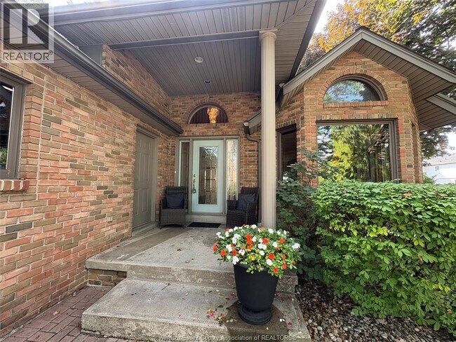 Photo du bâtiment - 5871 Bagley Ave