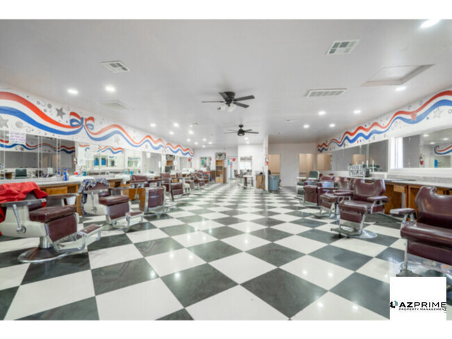 Foto del edificio - Phoenix Prime Barbershop School Space - Tu...