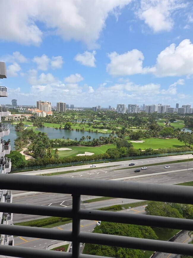 Foto del edificio - 3300 NE 191st St