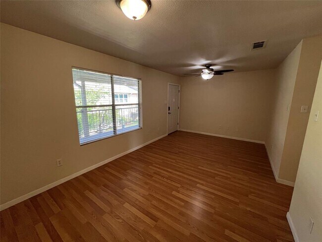 Foto del edificio - 2450 Ashdale Dr