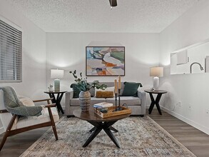 Building Photo - Clifford