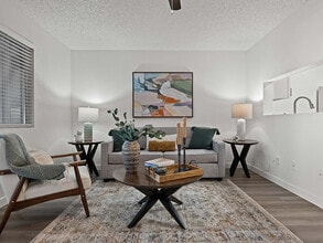 Building Photo - Clifford