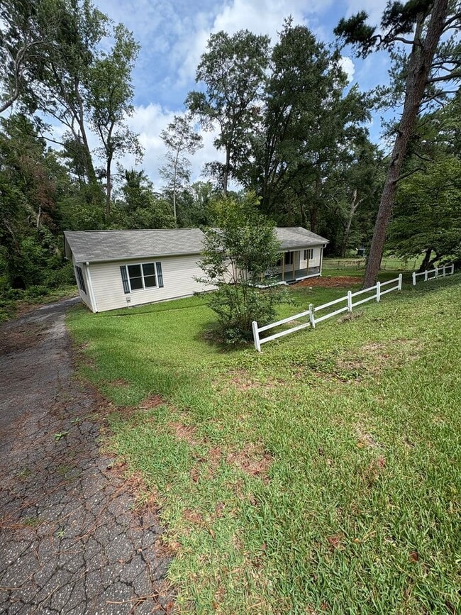 Building Photo - 124 E Crescent Rd
