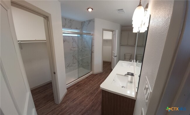 Foto del edificio - 1706 Creek Bend Cir