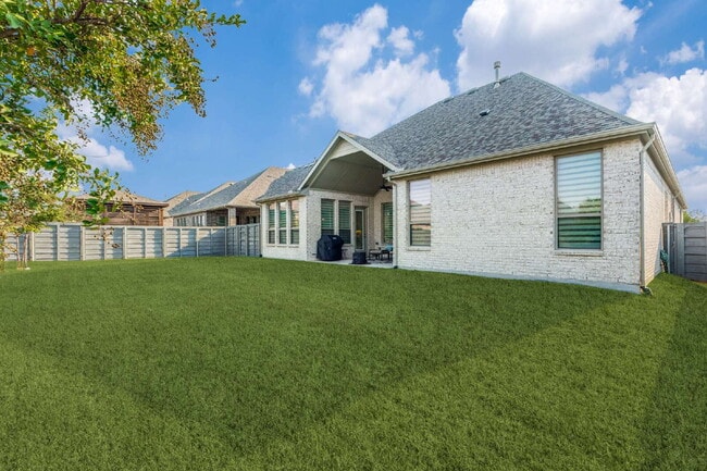 Foto del edificio - "Charming 3-Bed Haven in Little Elm with G...