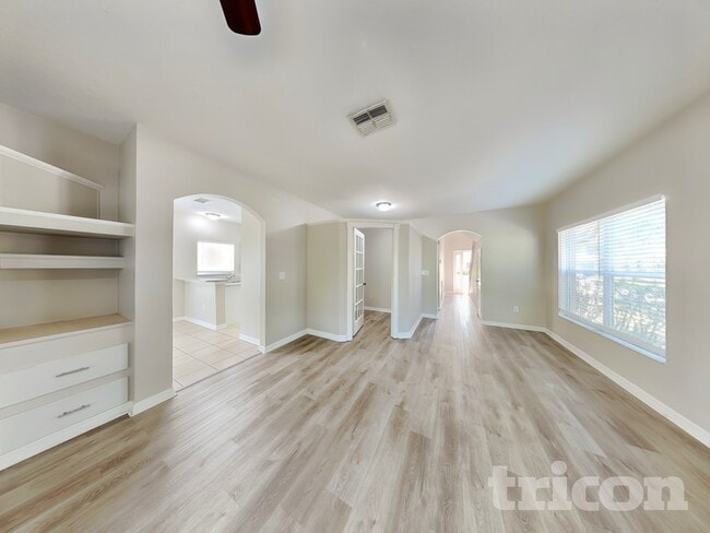 Foto del edificio - 6137 Skylarkcrest Dr