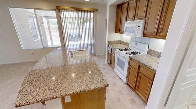 Building Photo - Wonderful 55+ 3 Bedroom 2 Bathroom In "Four Seasons" Of Hemet!