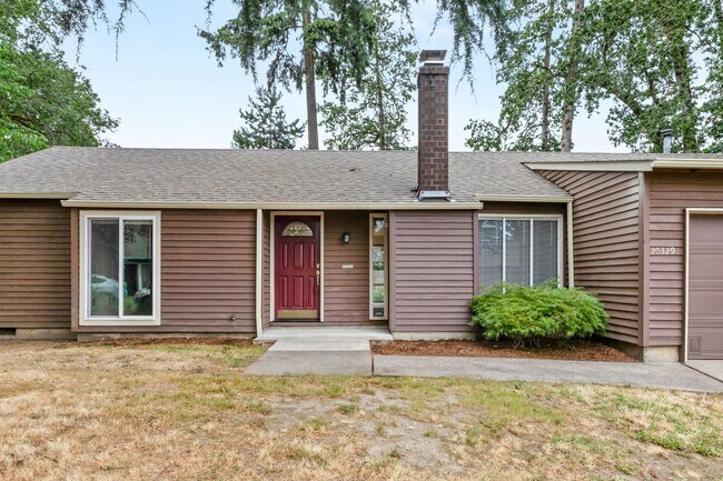 Foto del edificio - Must See! 3 bed/2 bath home with amazing private backyard - Double Garage/Community Pool