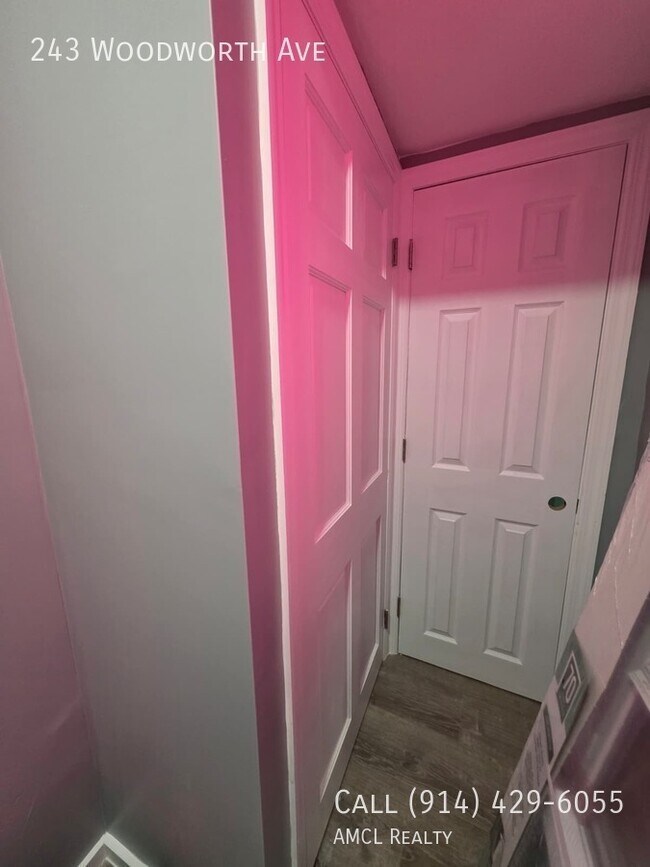 Foto del edificio - 243 Woodworth Ave