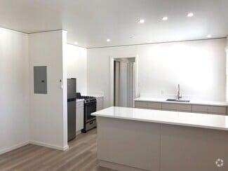 Building Photo - 535 Kiva St