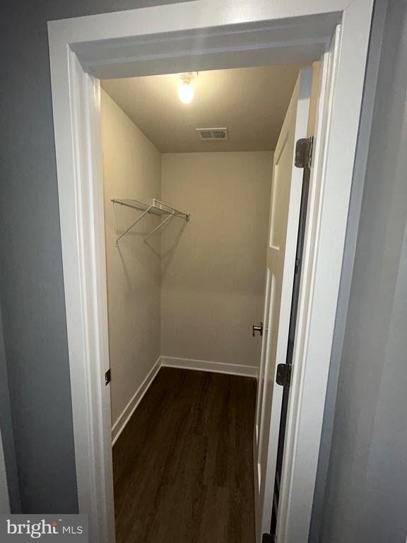 Foto del edificio - 9511 Broad Oaks Ln