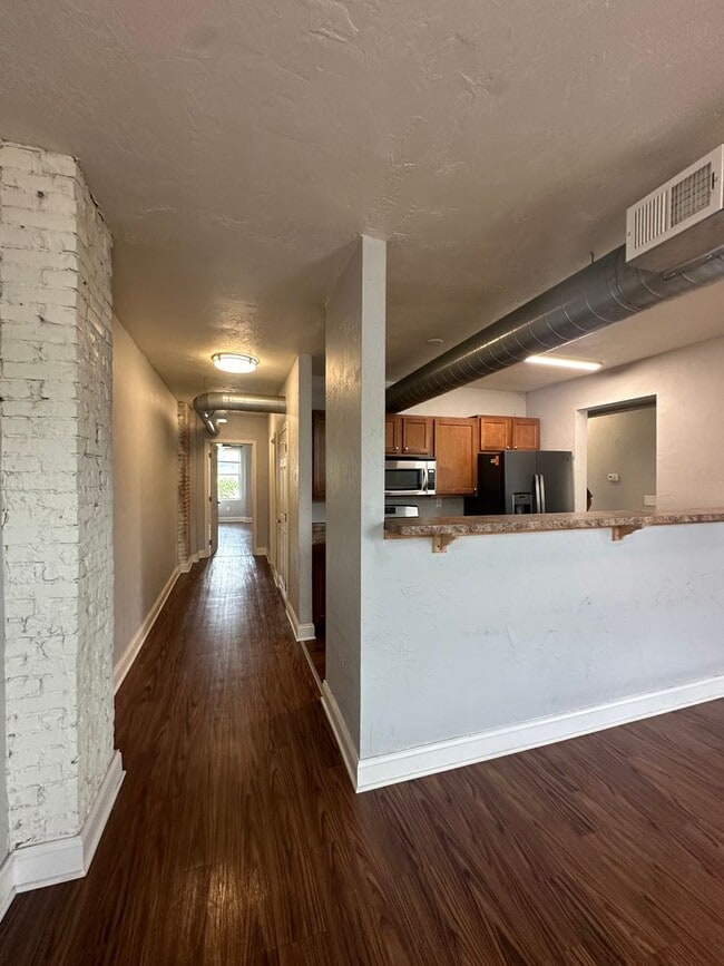 Photo - 1021 E Carson St Apartment