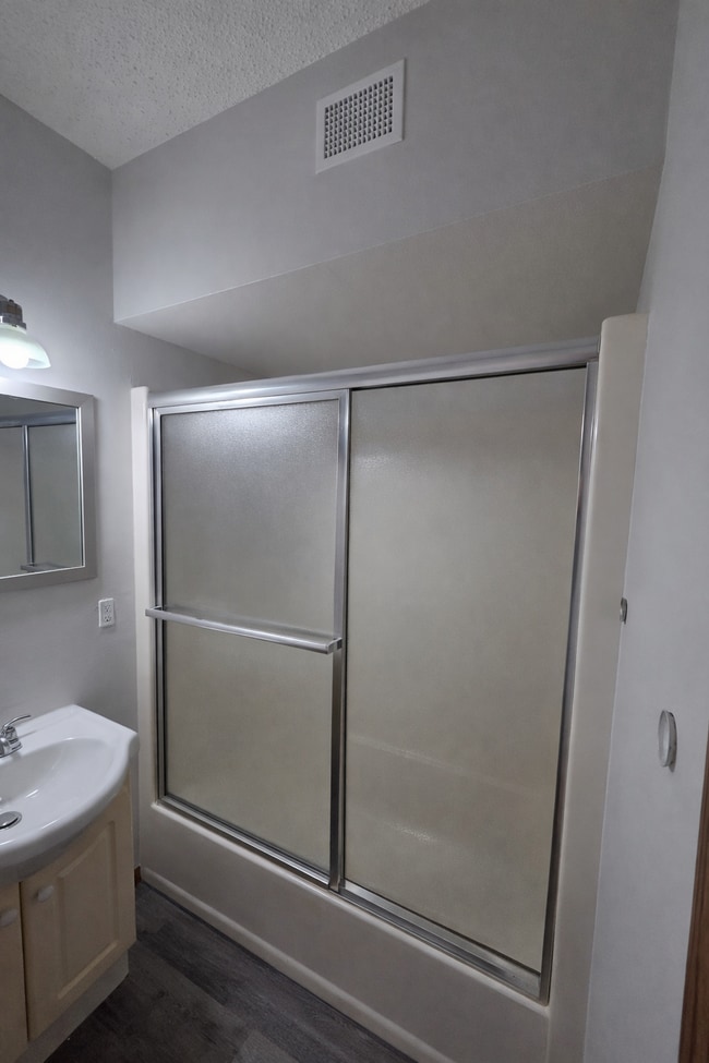 Building Photo - 710 Genrich St