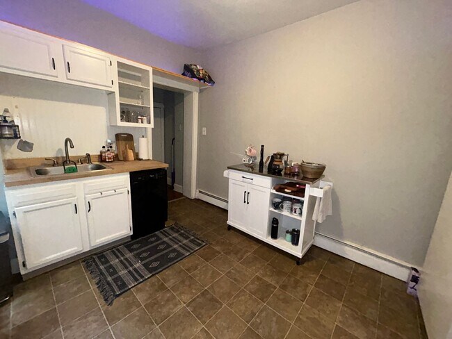 Building Photo - Beautiful 4 Bedroom in the West End