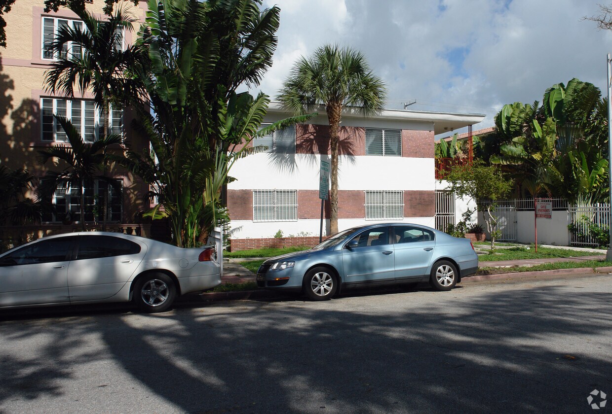Primary Photo - Gayle Apartments