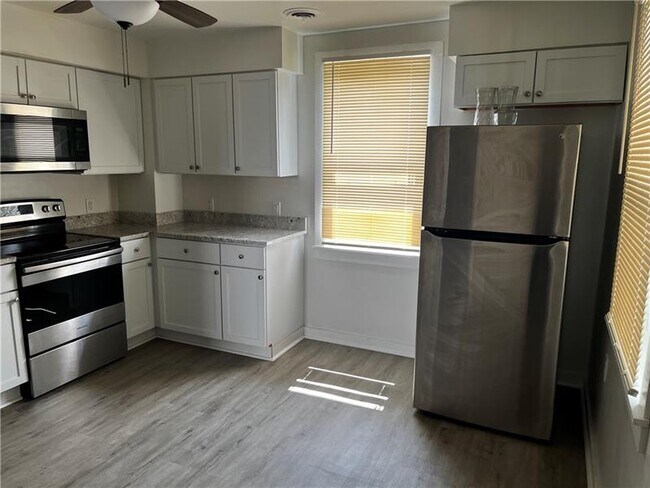 Foto del edificio - 405 Blaine Ave