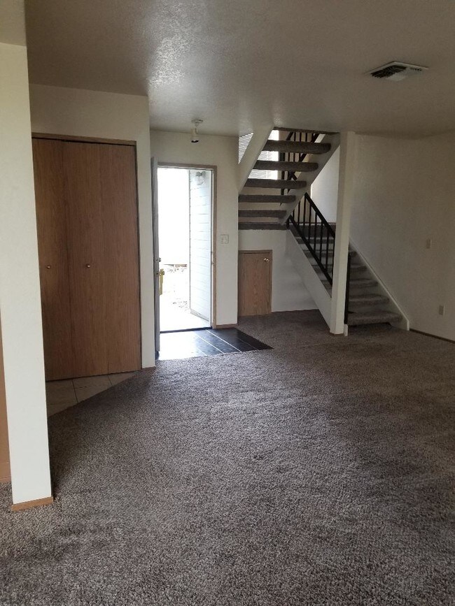 Building Photo - 5391 Valleyridge Dr