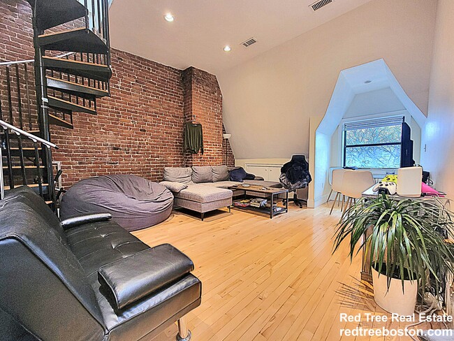 Building Photo - 1203 Beacon St