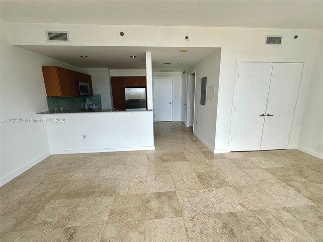 Building Photo - 1060 Brickell Ave