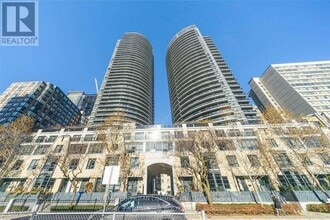 Building Photo - 23 Carlton St.