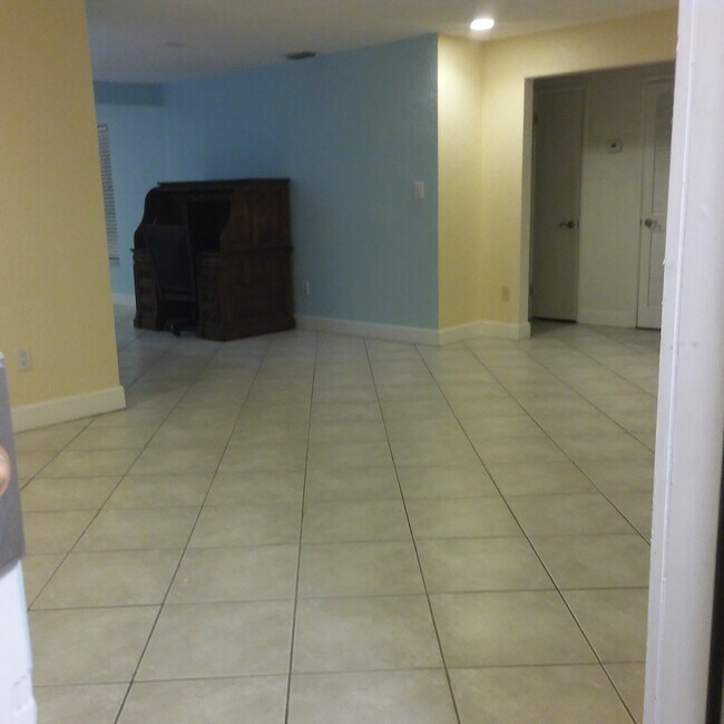 Building Photo - 308 SW 18th Ave