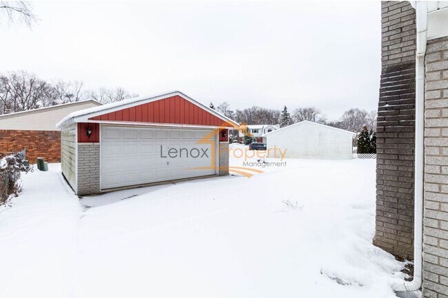 Foto del edificio - Beautiful Ranch In Plymouth 1 MONTH FREE RENT!!