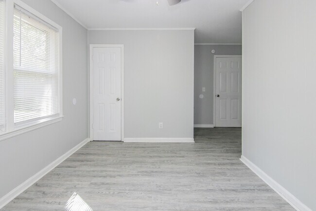 Foto del edificio - 2246 Rolling Hills Rd