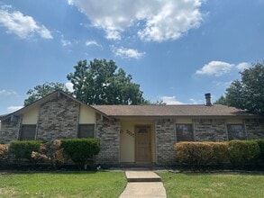 Building Photo - 5017 Walker Dr