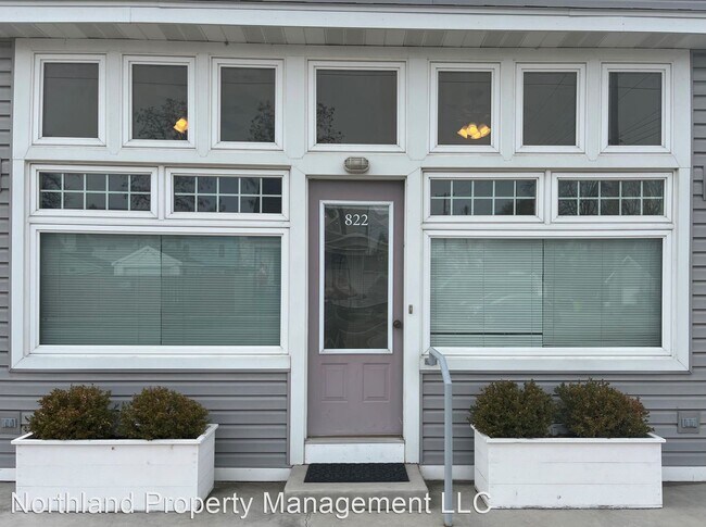 Foto del edificio - 1 br, 1 bath House - 822 S. Cass St