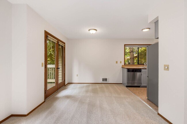 Foto del edificio - Beautifully Updated 2-Bedroom, 2-Bath Condo Near Downtown Kirkland