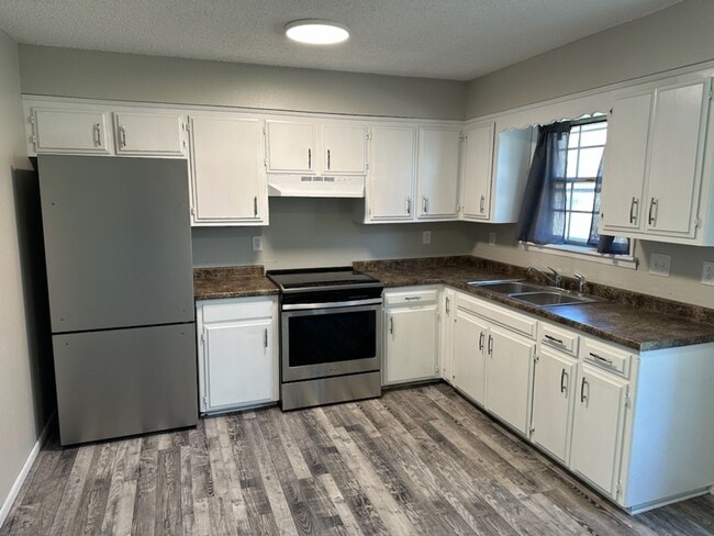 Foto del edificio - CUTE 3 BEDROOM / 1 BATHROOM HOUSE LOCATED ...