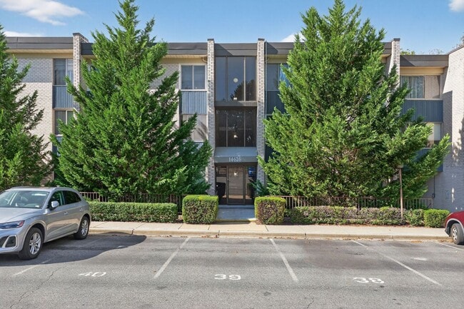 Building Photo - 2 bed 1 bath condo for rent in Rockville