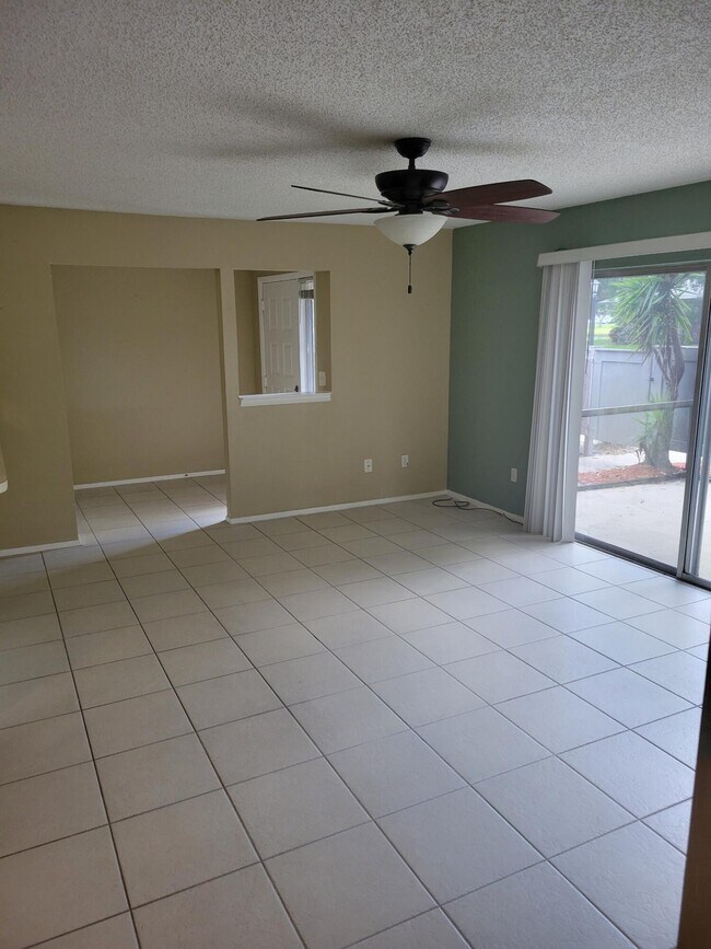 Foto del edificio - 3904 NW Cinnamon Tree Cir