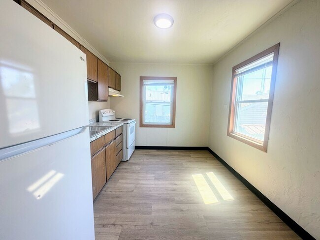 Foto del edificio - 3313-3315 Pompon Street
