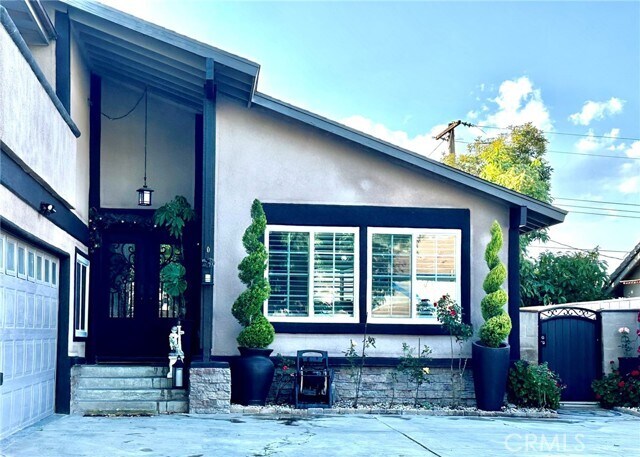 Primary Photo - 10925 Cochran Ave