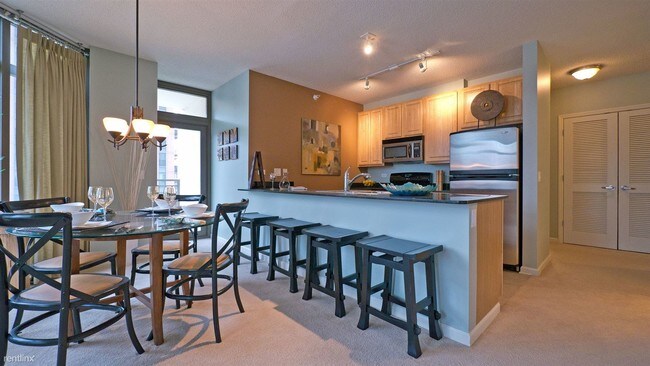 Building Photo - Studio, 1 bath Condo - 617 W Fulton St 1002